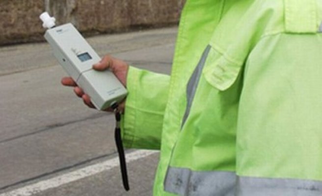 Cetăţenii, informaţi de poliţişti cu privire la consumul de alcool şi droguri la volan